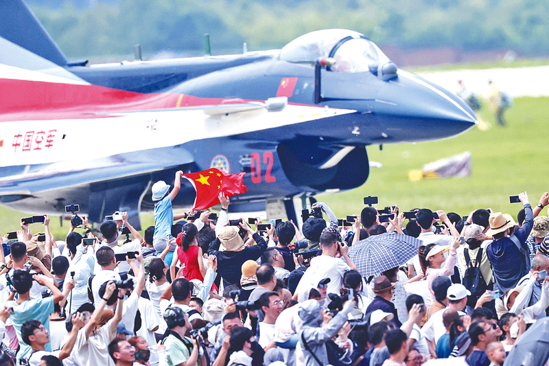 男人用自己的鸡鸡放入女子的屁股照片APP长春航空展迎来首个公众日